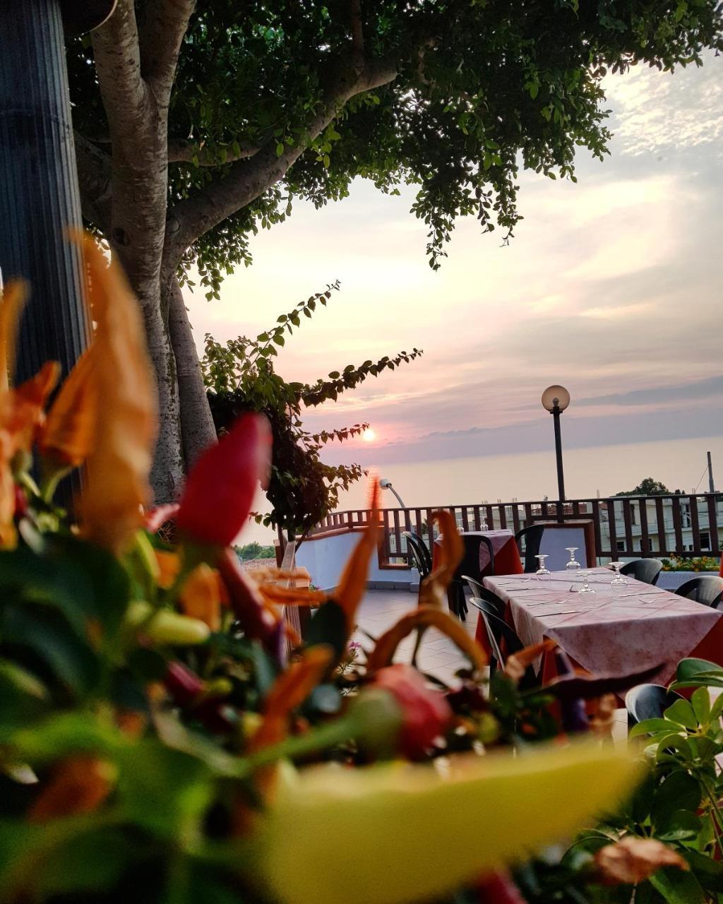 San Carlo - Terrazzo Sul Mare Con Ristorante E Pizzeria Bed & Breakfast Zambrone Luaran gambar
